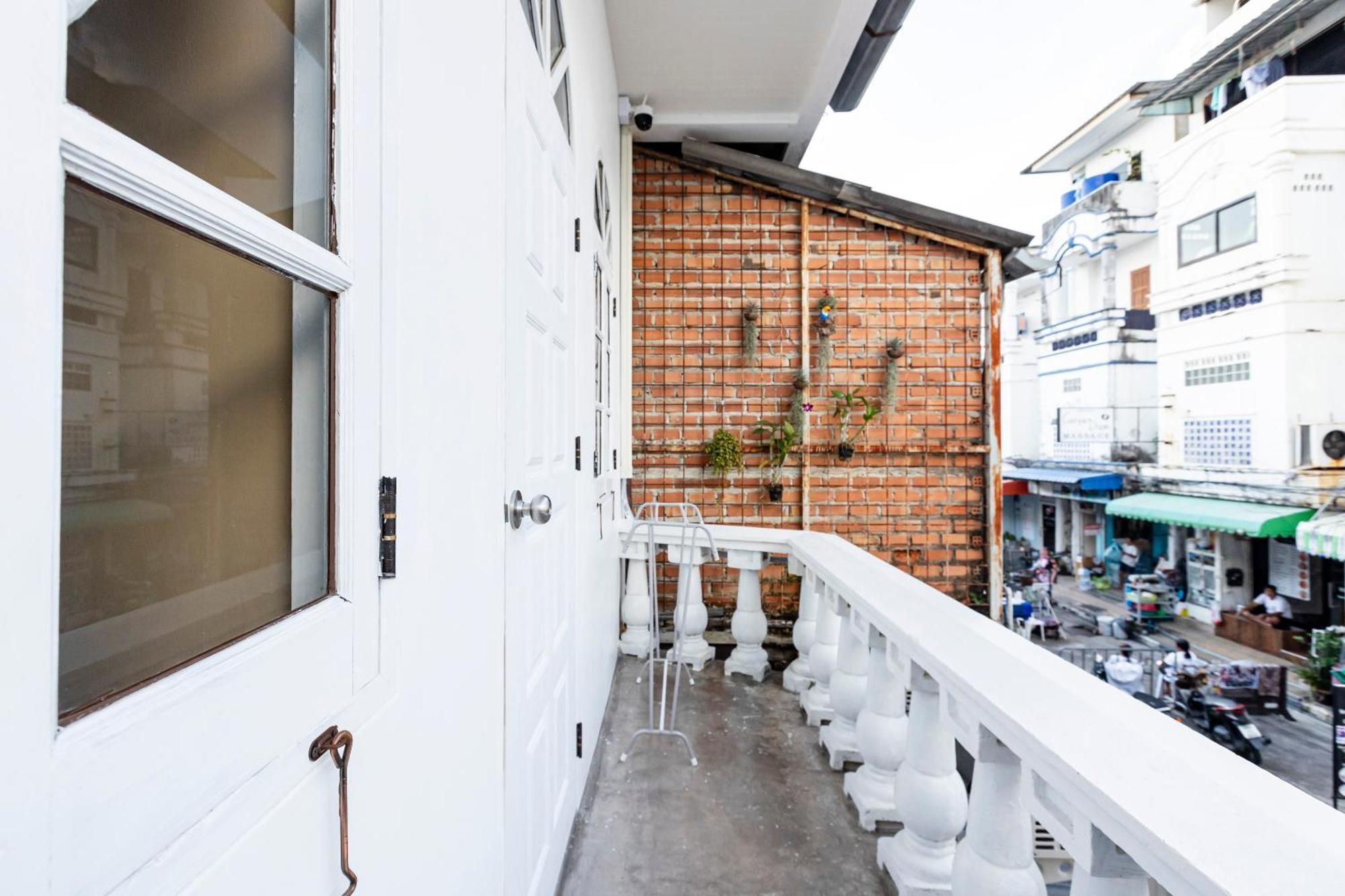 Sweett Lemon Hostel Patong Extérieur photo